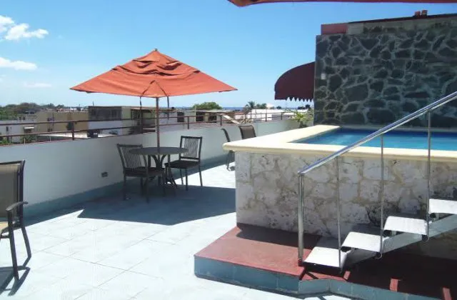 Hotel Discovery terraza piscina